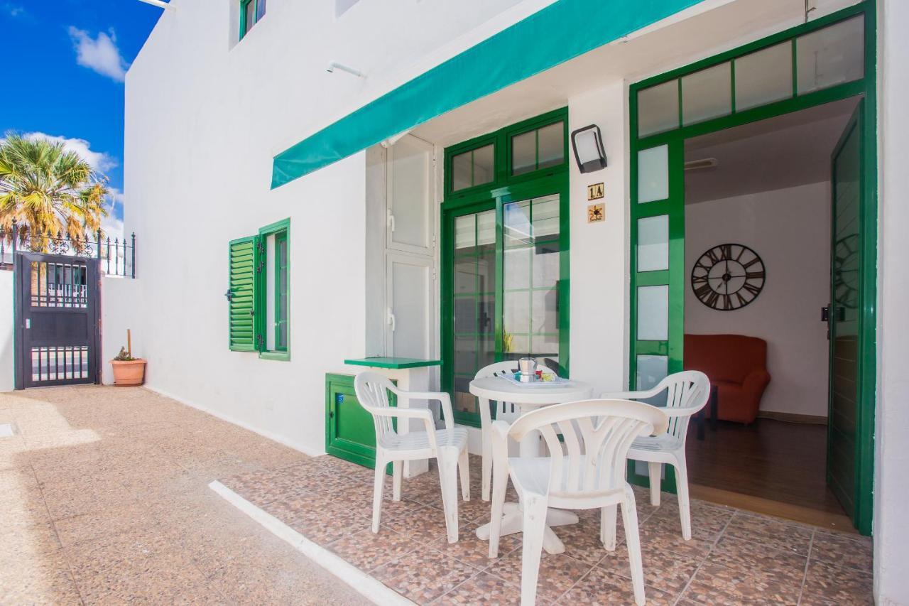 Apartamentos Haria En Puerto Del Carmen Tías Esterno foto