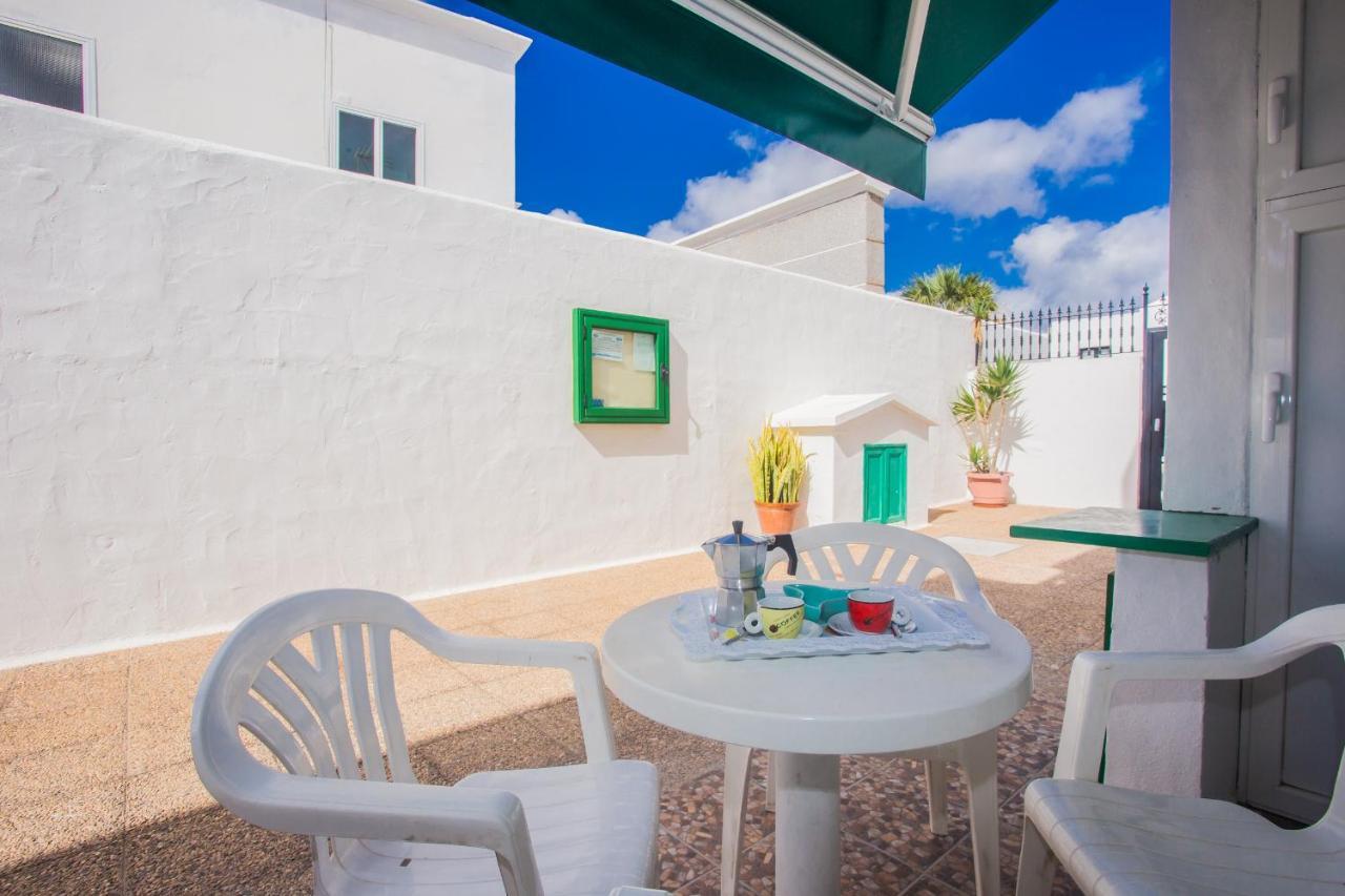 Apartamentos Haria En Puerto Del Carmen Tías Esterno foto